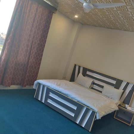 Hotel Royal Sweet Lahore Esterno foto