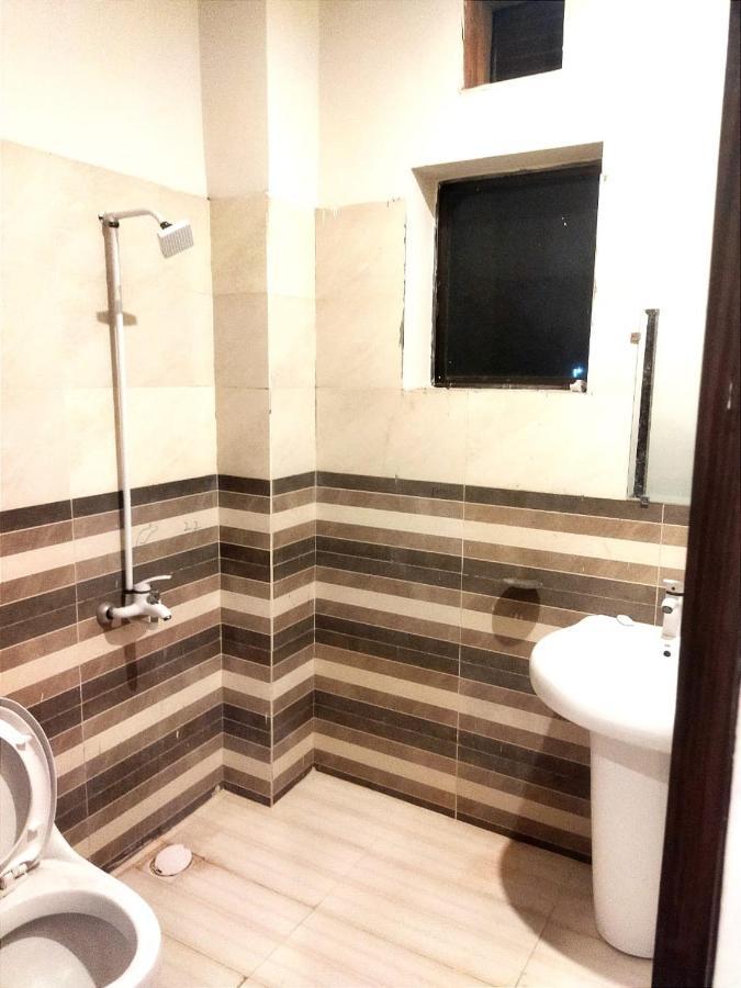 Hotel Royal Sweet Lahore Esterno foto