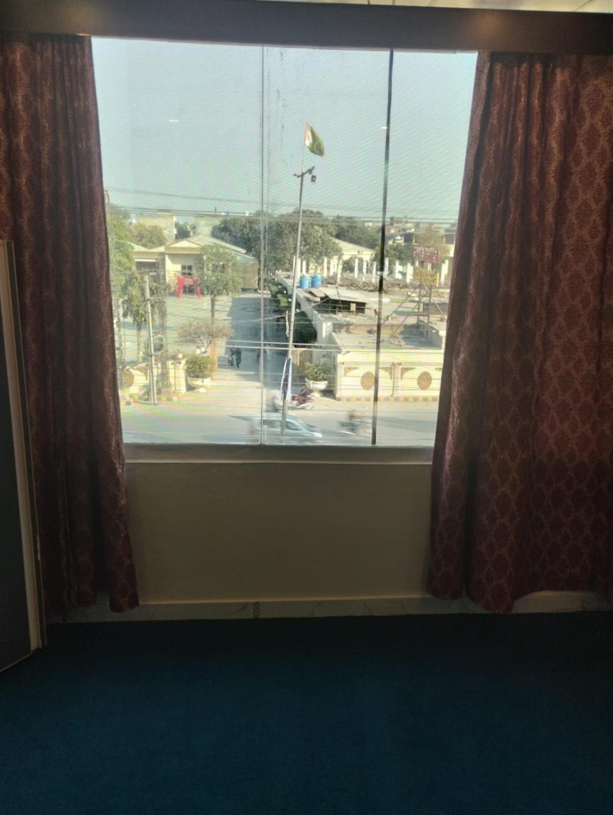 Hotel Royal Sweet Lahore Esterno foto