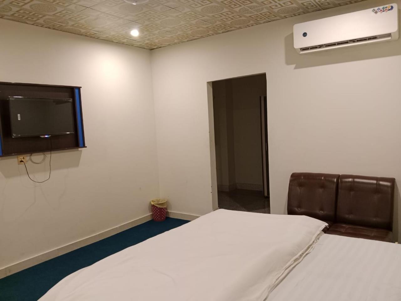 Hotel Royal Sweet Lahore Esterno foto