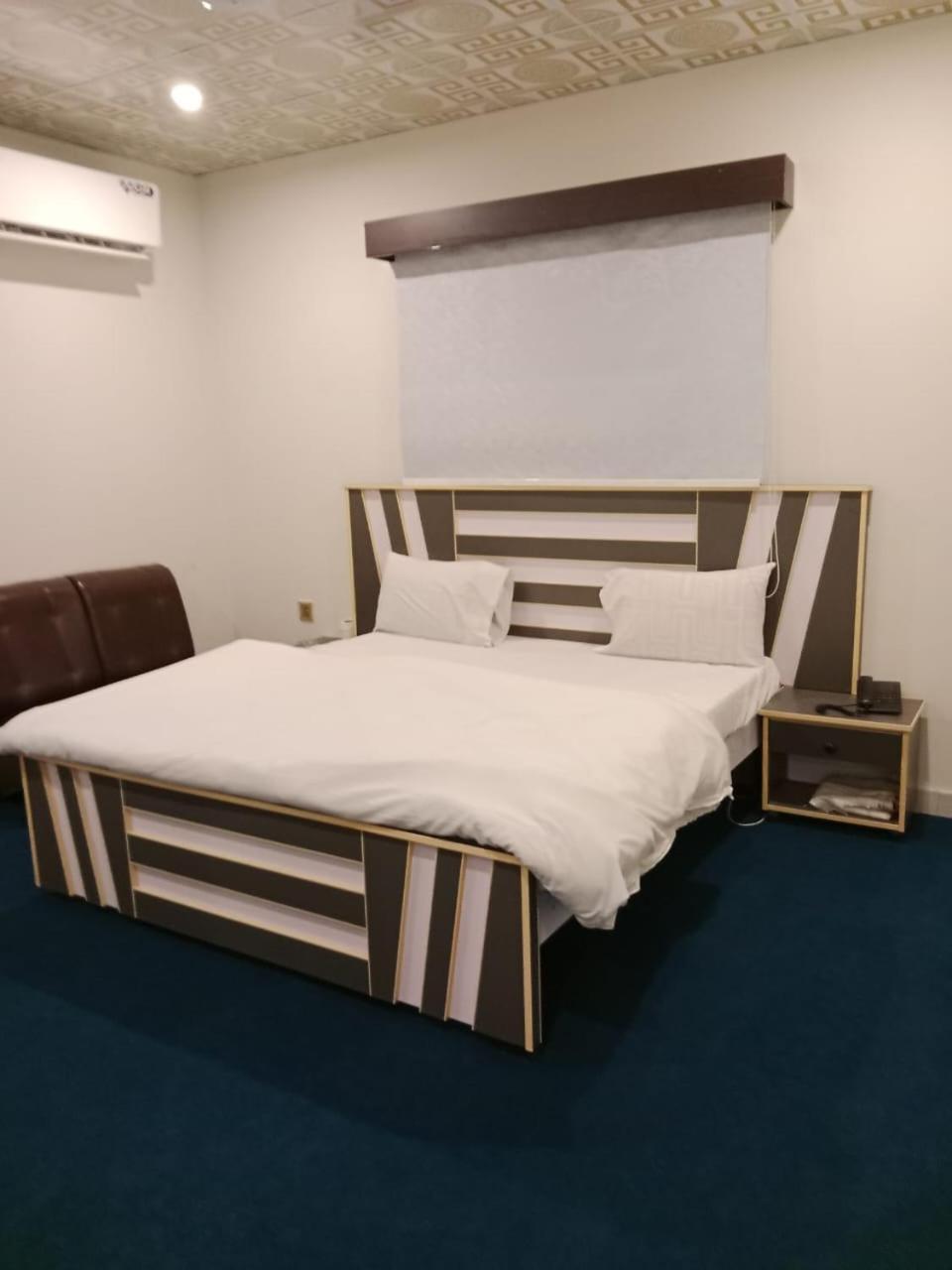 Hotel Royal Sweet Lahore Esterno foto