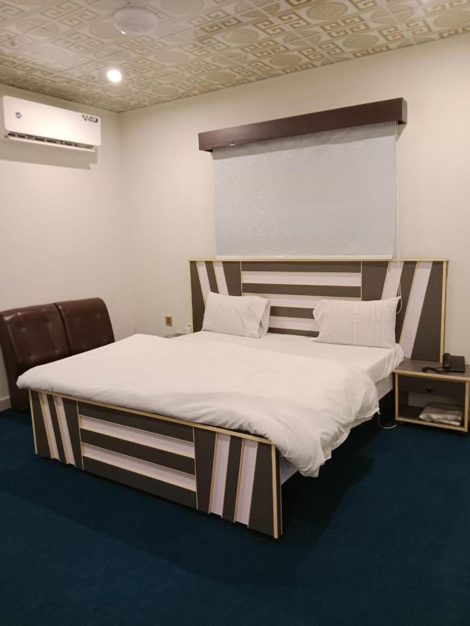 Hotel Royal Sweet Lahore Esterno foto