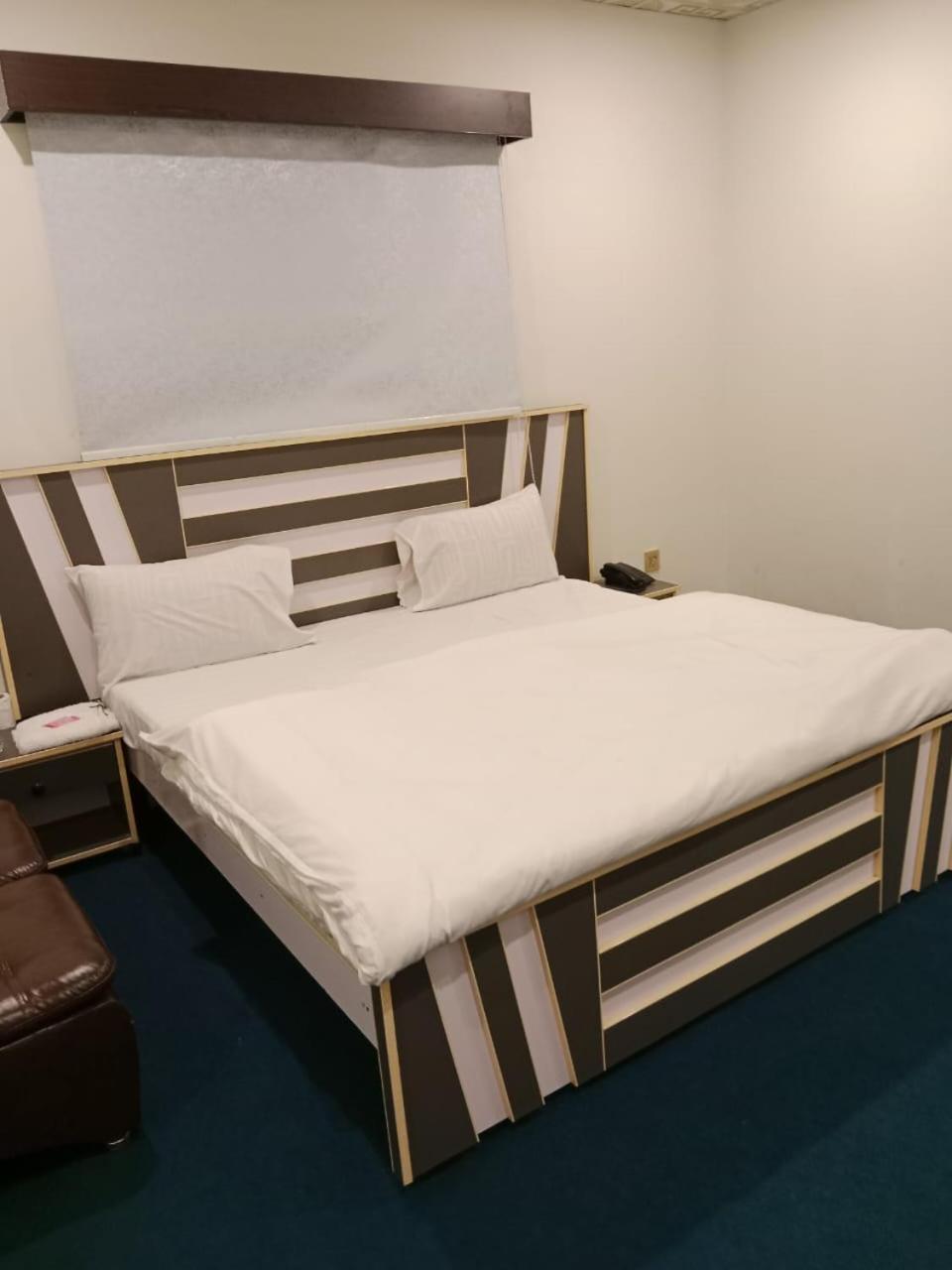 Hotel Royal Sweet Lahore Esterno foto