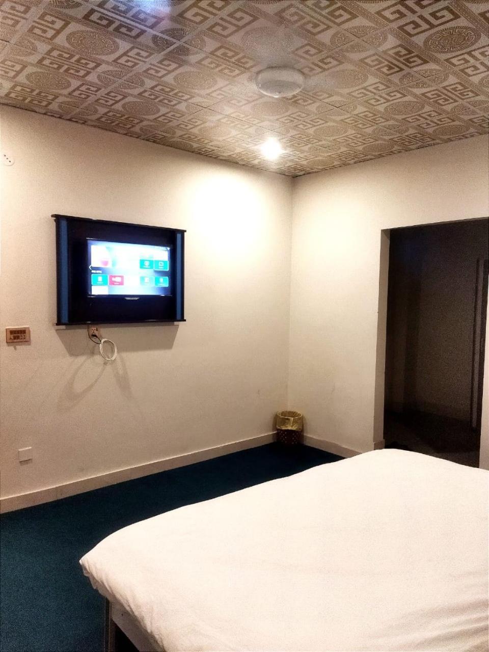 Hotel Royal Sweet Lahore Esterno foto